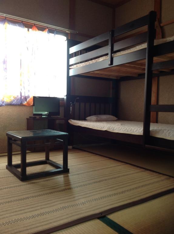 Buddha Guest House Shirahama Onsen Rum bild