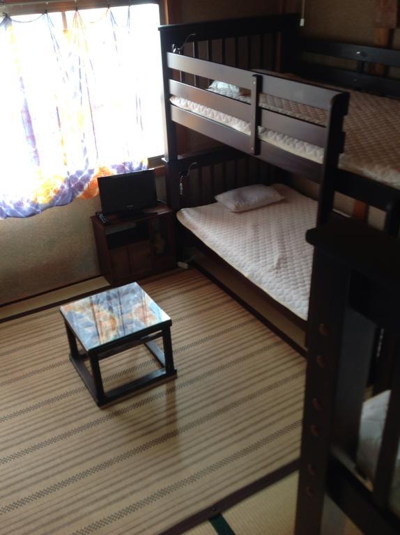 Buddha Guest House Shirahama Onsen Rum bild