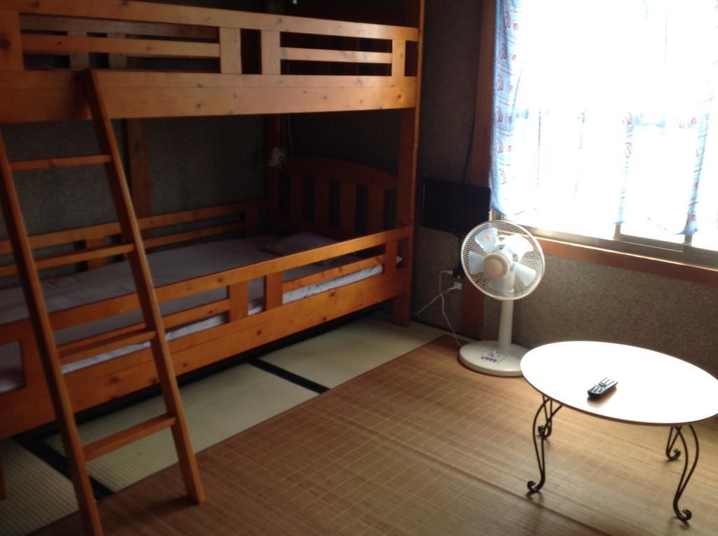 Buddha Guest House Shirahama Onsen Rum bild